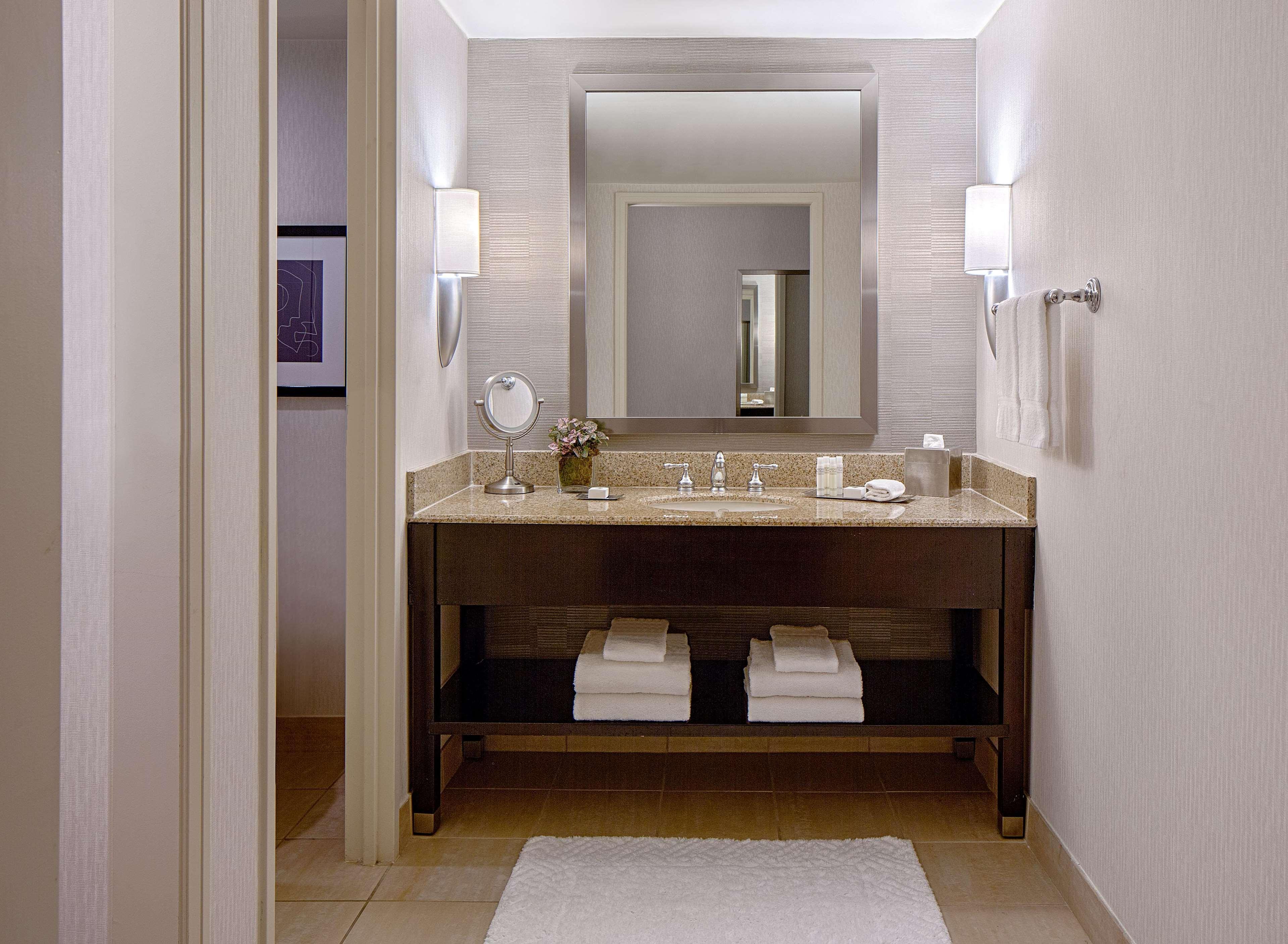 Doubletree By Hilton Hotel Houston Greenway Plaza Dış mekan fotoğraf