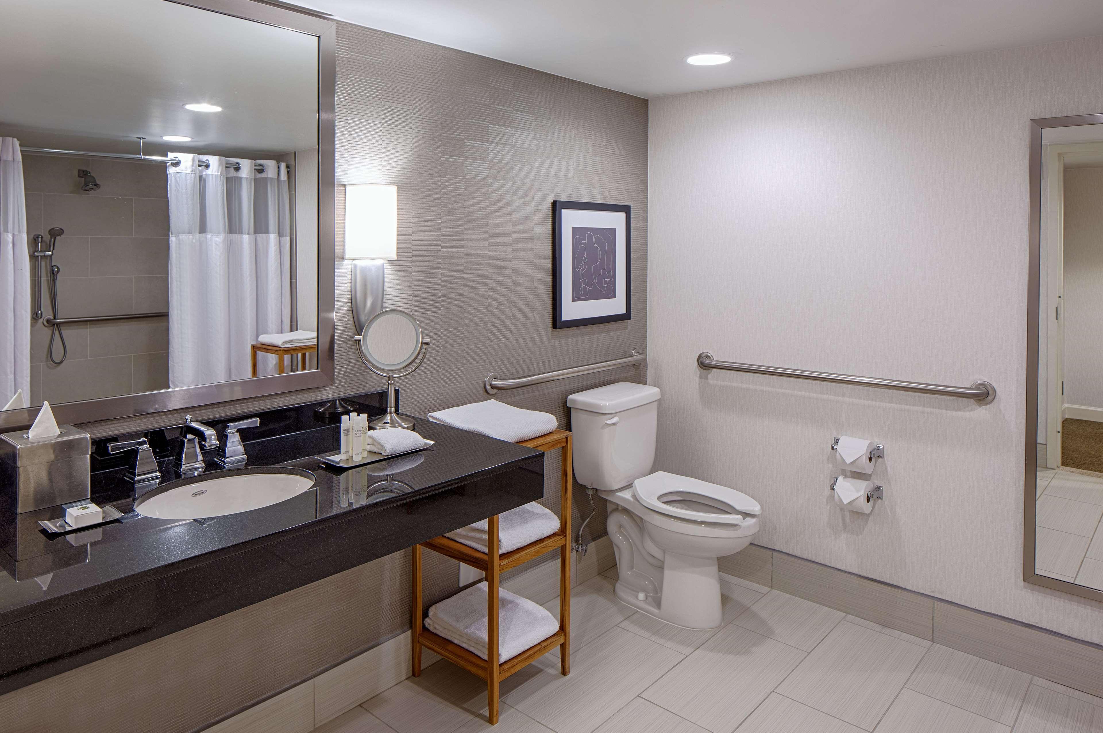 Doubletree By Hilton Hotel Houston Greenway Plaza Dış mekan fotoğraf