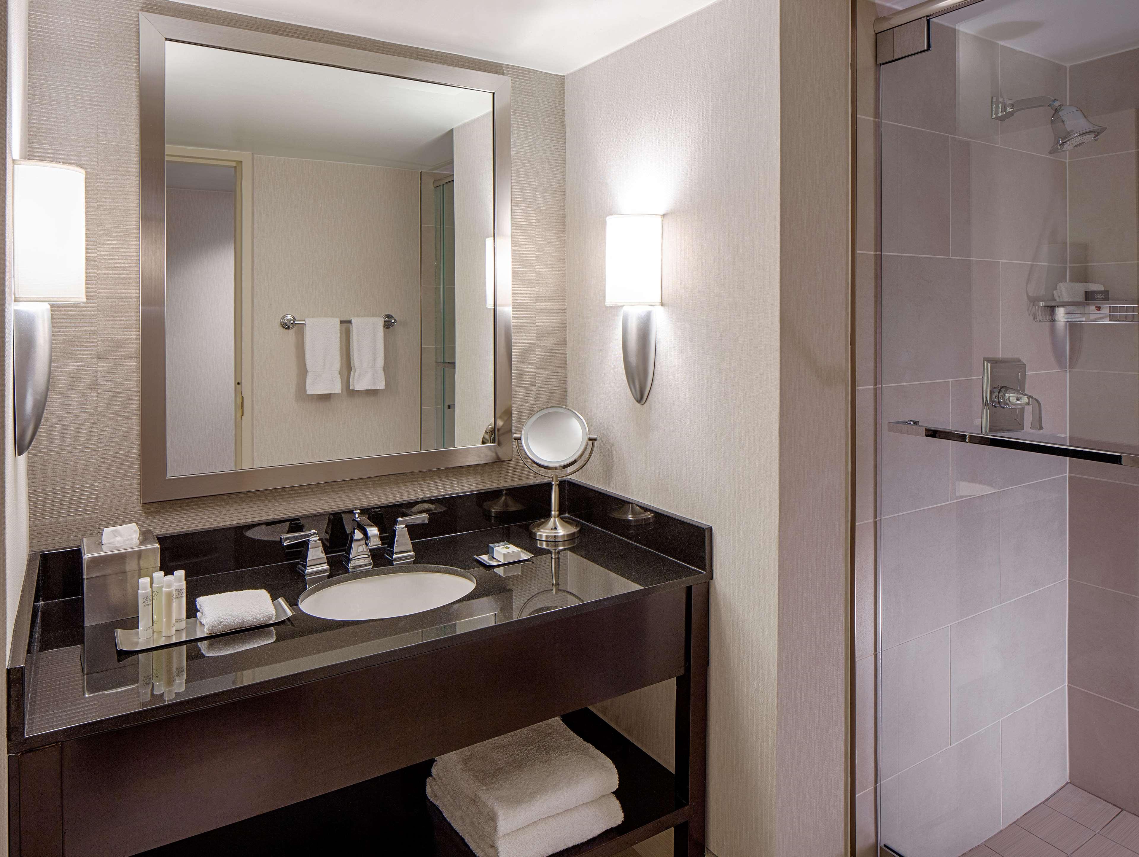 Doubletree By Hilton Hotel Houston Greenway Plaza Dış mekan fotoğraf