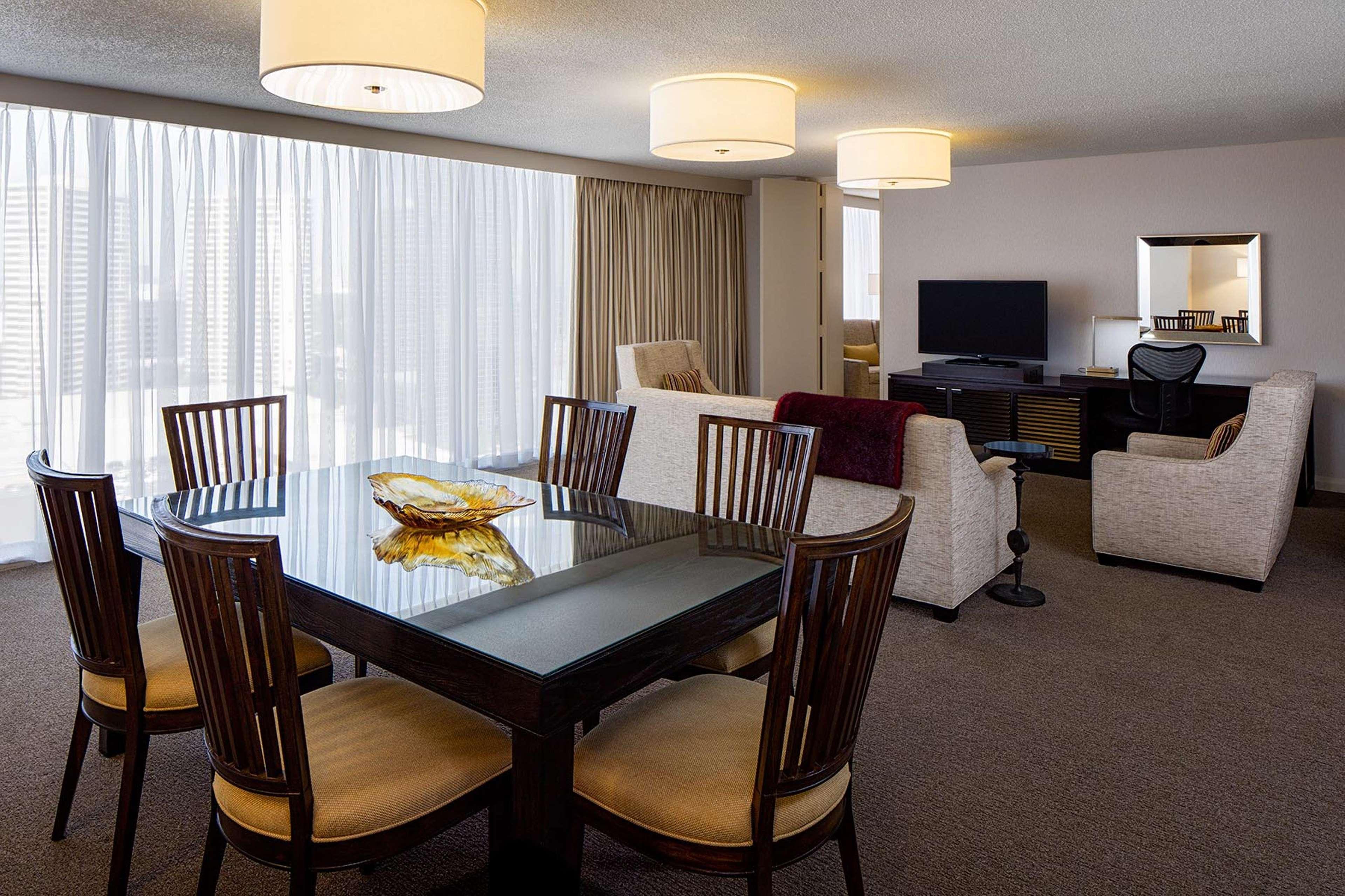 Doubletree By Hilton Hotel Houston Greenway Plaza Dış mekan fotoğraf