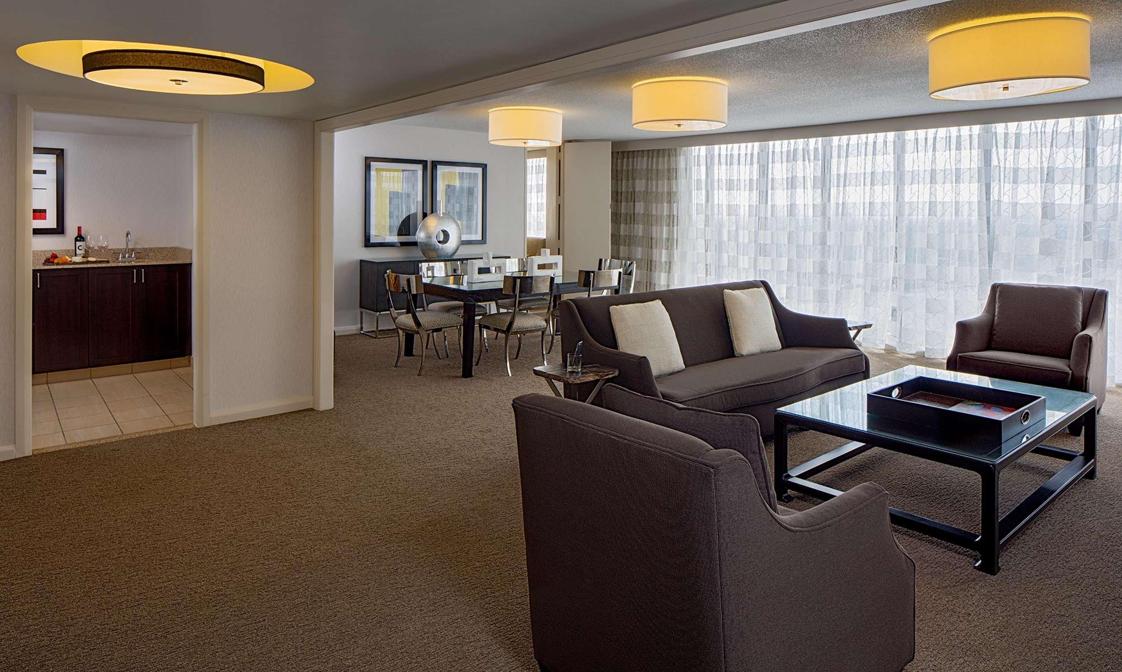 Doubletree By Hilton Hotel Houston Greenway Plaza Dış mekan fotoğraf